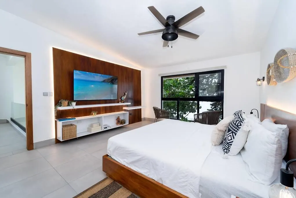 Beachfront Villa !! - Check Photos For Best Rates - Whtsp -1 -8 2 - - Palmar de Ocoa 0*,  Dominicaanse Republiek